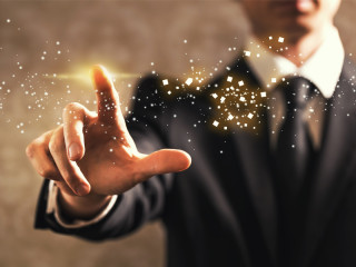 Anzugtraeger-Goldstaub-142161824-FO-Melpomene