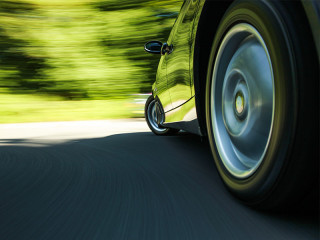 Auto-Bewegungsunschaerfe-59740795-FO-Aleksei-Demitsev