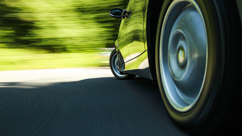 Auto-Bewegungsunschaerfe-59740795-FO-Aleksei-Demitsev