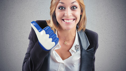 Anzugtraegerin-Like-106752721-FO-alphaspirit