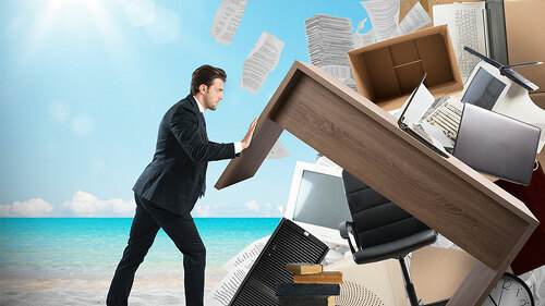 Anzugtraeger-Buero-Strand-106632771-FO-alphaspirit