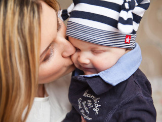 Mutter-mit-Kind-165067-PB-PublicDomainPictures