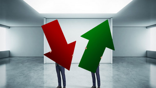 Anzugtraeger-Pfeile-negativ-und-positiv-64450580-FO-SFIO-CRACHO