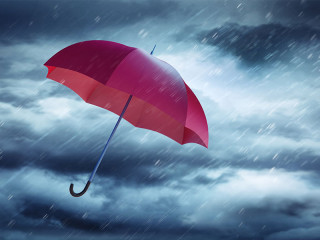 Roter-Regenschirm-Unwetter-103047775-FO-psdesign1