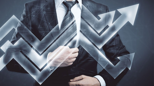 Transparente-Pfeile-vor-Anzugtraeger-156702551-FO-peshkova