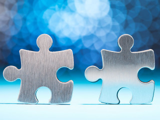 Staehlerne-Puzzleteile-78917210-FO-Andrey-Popov