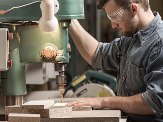 Schreiner-Werkstatt-88075436-FO-Photographee-eu