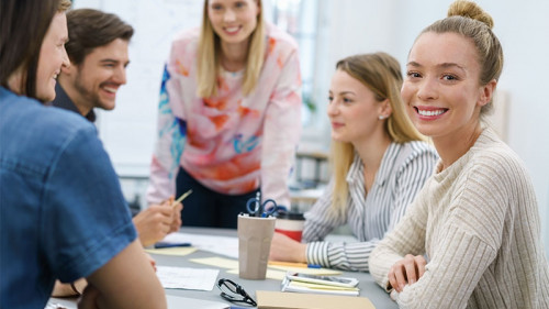 Team-Meeting-154324689-FO-contrastwerkstatt