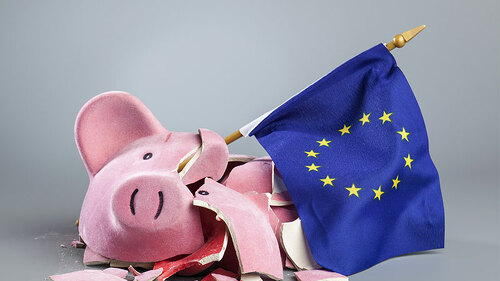 Sparschwein-zerbrochen-EU-Flagge-48586797-FO-MichaelJBerlin