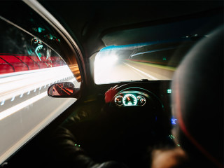 Auto-Nacht-blenden-122699527-FO-PT88