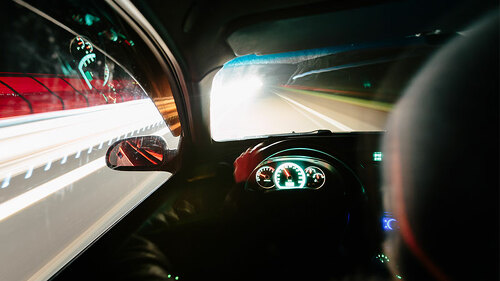 Auto-Nacht-blenden-122699527-FO-PT88