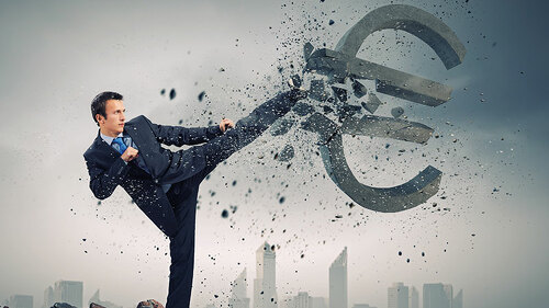 Anzugtraeger-zertritt-Euro-Symbol-66204739-FO-Sergey-Nivens