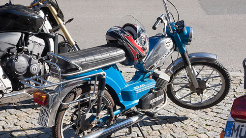 Moped-450699-PB-stux