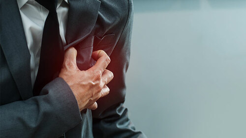 Anzugtraeger-Herzinfarkt-140429373-FO-eggeeggjiew