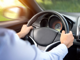 Autofahrer-164597799-FO-Aunging