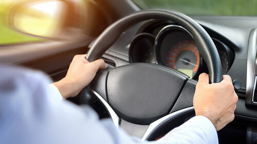 Autofahrer-164597799-FO-Aunging