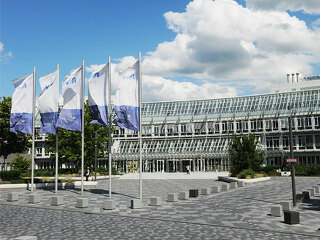 Firmengebaeude-2018-R-und-V