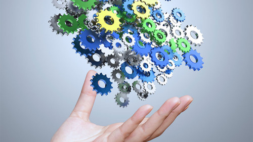 Hand-Zahnraeder-71559230-FO-everythingpossible