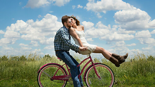 Paar-auf-Fahrrad-1718244-PB-3194556