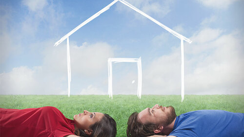 Frau-Mann-Haus-56946330-FO-alphaspirit