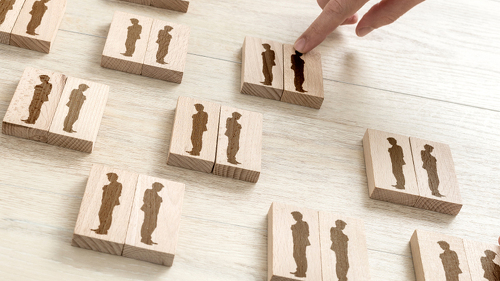 Hand-Koepfe-182151564-FO-Gajus