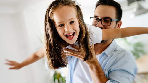 Vater-Tochter-177765409-FO-nd3000