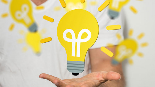 Mann-Gluehlampe-172862274-FO-vege