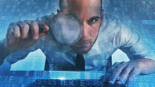 Anzugtraeger-Lupe-Code-171105343-FO-alphaspirit