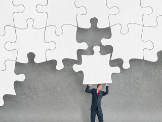 Anzugtraeger-Puzzleteile-116929170-FO-eelnosiva