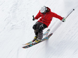 Skifahrer-498473-PB-Up-Free