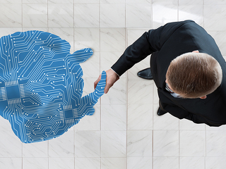 Anzugtraeger-Handshake-digitaler-Anzugtraeger-177346040-FO-Andrey-Popov