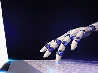 Roboter-Hand-Laptop-114661312-FO-alphaspirit