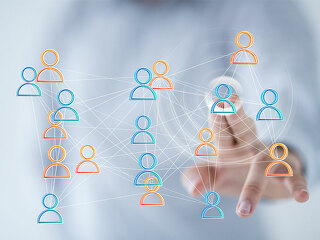 Hand-Koepfe-79645480-FO-vege