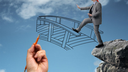 Hand-malt-Bruecke-fuer-Anzugtraeger-60495033-FO-Brian-Jackson