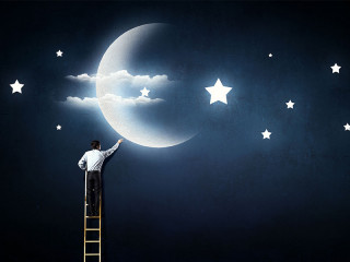 Anzugtraeger-Leiter-Mond-Sterne-140259629-FO-Sergey-Nivens