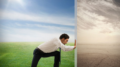 Anzugtraeger-schiebt-schlechtes-Klima-weg-125681329-FO-alphaspirit