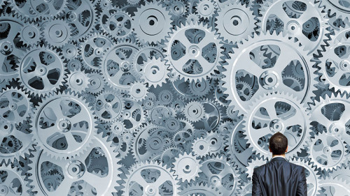 Anzugtraeger-vor-Zahnraedern-61068021-FO-Sergey-Nivens