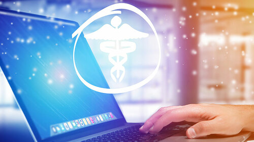 Laptop-Hand-Aeskulapstab-159187337-FO-Production-Perig