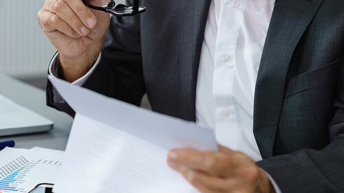 Anzugtraeger-Brief-127365908-FO-contrastwerkstatt