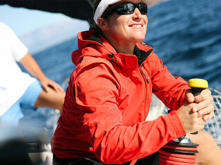 Paar-auf-Segelboot-185219723-FO-nd3000