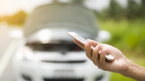 Auto-Panne-Hand-Handy-170115278-FO-Patcharin