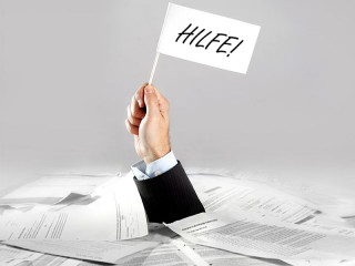 Hand-Papier-Fahne-Hilfe-71661379-FO-Focus-Pocus-LTD