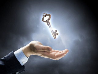 Anzugtaeger-Hand-Schluessel-66697020-FO-Sergey-Nivens