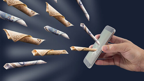 Geldscheine-aus-Smartphone-85359136-FO-mauro1969