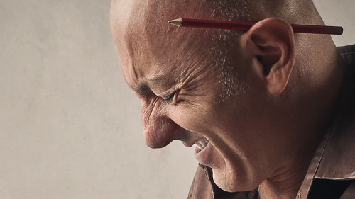 Handwerker-schmerzverzerrt-112096701-FO-olly