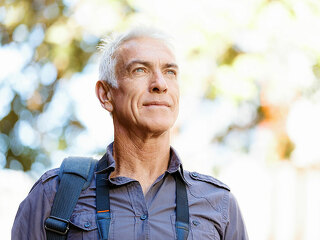 Bestager-ernsthaftes-Laecheln-122478757-FO-Sergey-Nivens