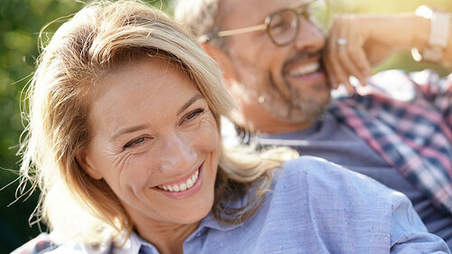 Paar-lacht-172793949-FO-goodluz