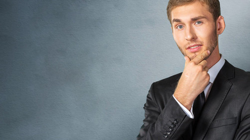 Anzugtraeger-skeptisch-196317500-FO-fotofabrika