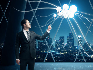 Anzugtraeger-Gluehbirnen-176565695-FO-peshkova