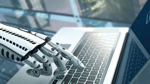 Roboter-Hand-Laptop-172041169-FO-willyam